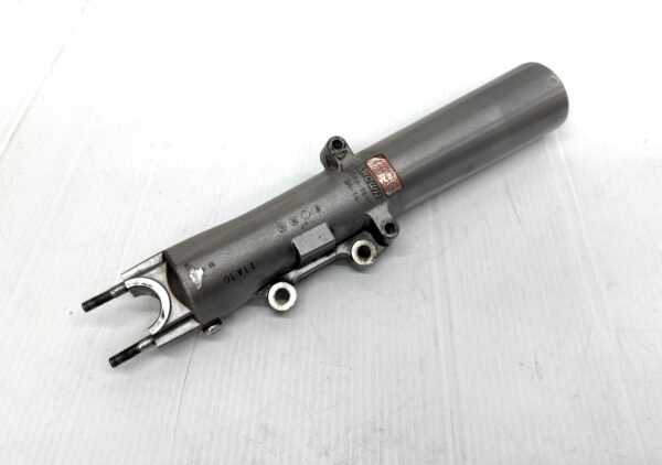 CH192 (1) Harley Showa Front Fork Lower Right 46502-09 for 2000 - 2013 Touring
