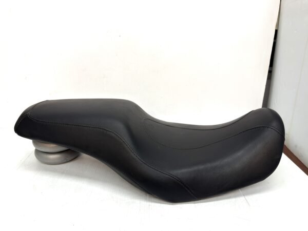 CH207 (3) OEM Harley Seat Black 22530 RDW-92/61-0067