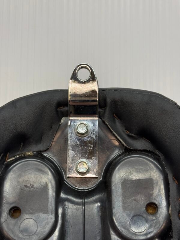 CH207 (8) OEM Harley Seat Black 22530 RDW-92/61-0067