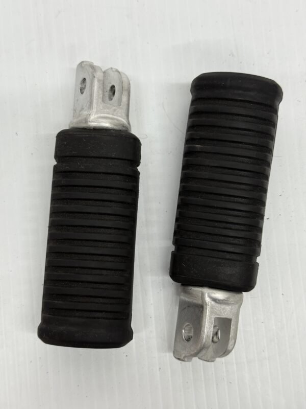OEM Harley Footpegs LEFT & RIGHT 50501106, 50501107 for 18-Later Softail