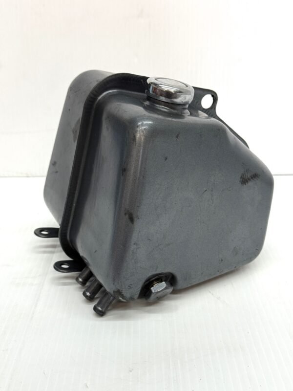 CH26 (1) OEM Harley Oil tank 64206-81 81-94, 99-2001 FXR