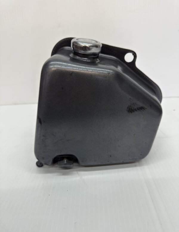 CH26 (4) OEM Harley Oil tank 64206-81 81-94, 99-2001 FXR