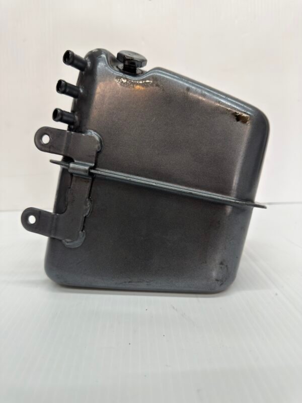 CH26 (5) OEM Harley Oil tank 64206-81 81-94, 99-2001 FXR