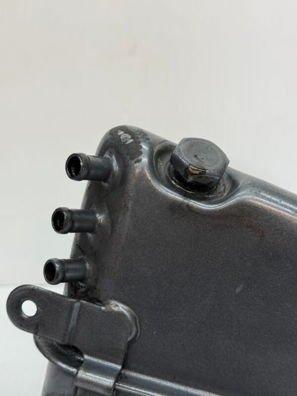CH26 (6) OEM Harley Oil tank 64206-81 81-94, 99-2001 FXR