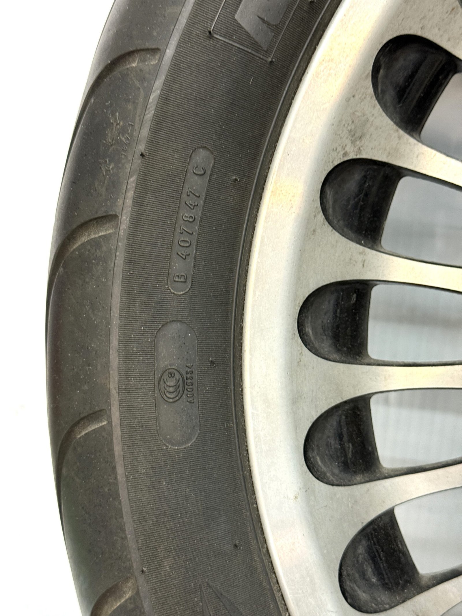Front Dual Disk Wheel Michelin 130/80 B17 with Brake Disc Rotor for 2009-2024 Touring - Image 3