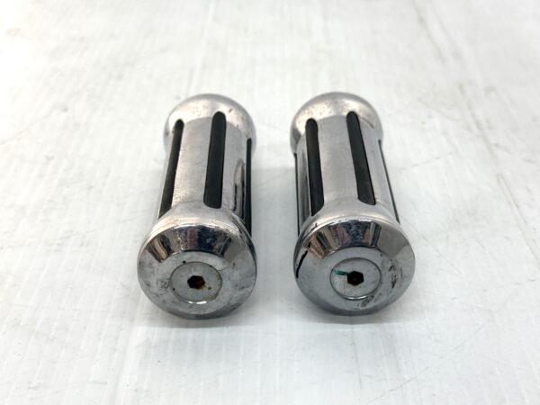 CH352 (2) Custom Chrome and Black Footpegs Foot Pegs Left & Right for Harley