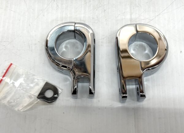 CH357 (1) Drag Specialties 1-1/4? 2PC Foot Peg Clamps 1611-2123 for Harley