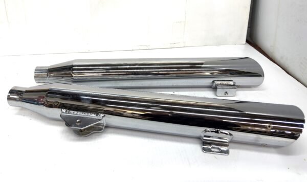 CH457 (2) OEM Harley Mufflers Chrome 64987-08, 64705-08 for 2008-17 Dyna