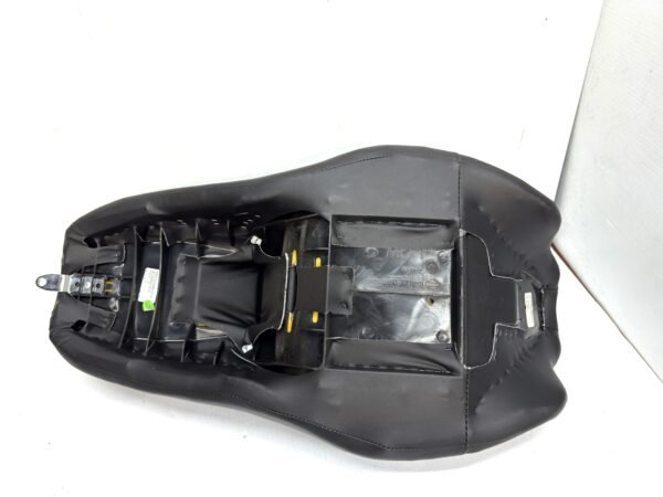 CH470 (5) OEM Harley Low Seat P52000142 for Touring