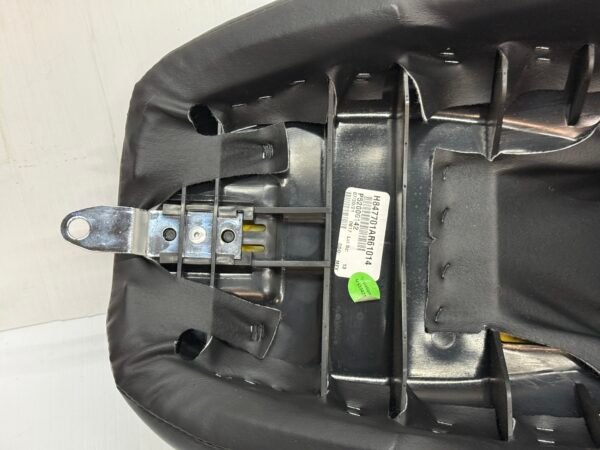 CH470 (6) OEM Harley Low Seat P52000142 for Touring