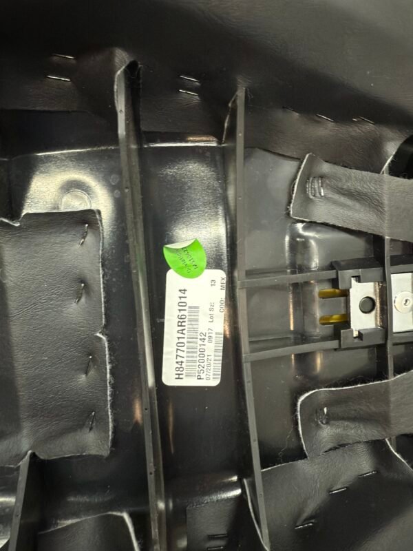 CH470 (9) OEM Harley Low Seat P52000142 for Touring