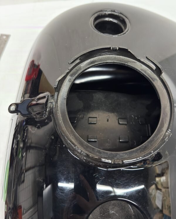 CH532 (6) OEM Harley Fuel Tank Vivid Black for Road King FLHR