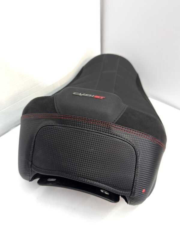 OEM Harley Solo Seat & Carbon FIiber Cowl 52000715 61301370 for 2025 Road Glide CVO ST
