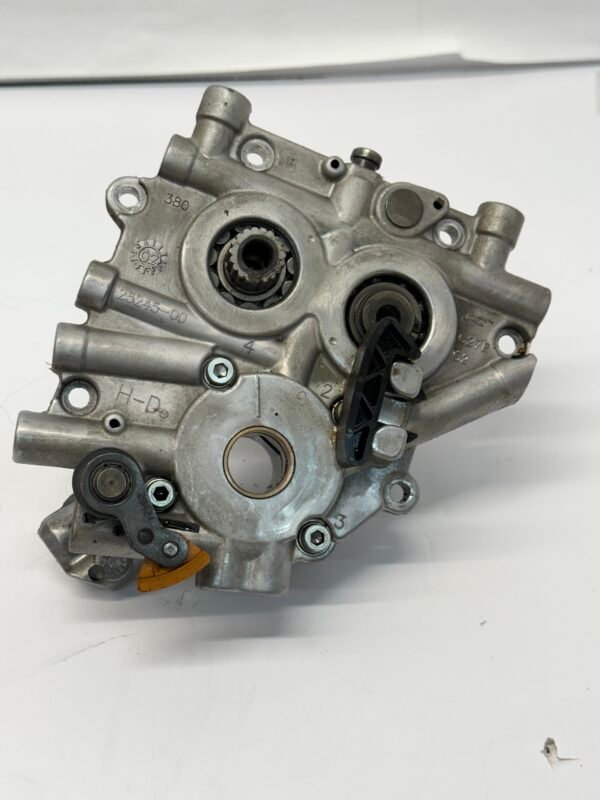 CH683 (4) Harley Twin Cam, Cam plate, Oil Pump and Cams 25245-00 26290-99