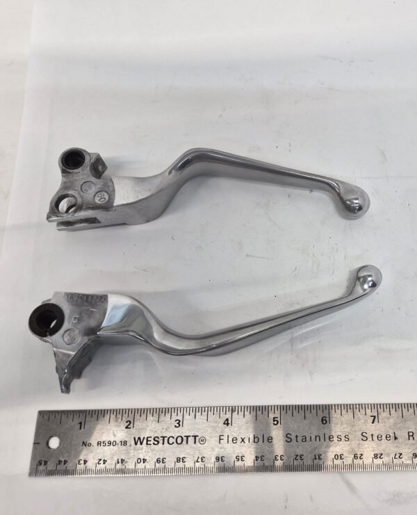 Harley Brake and Clutch Lever Set 12-21072 PAT5311792 06-up Dyna Touring