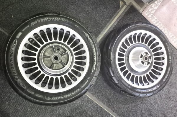 CH781 (1) Wheel Rim with Tires MIchelin Commander2 130/80 B17 180/65 B16 for Touring