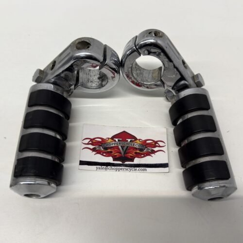 Footpegs with Foot Peg Clamps 1 1/4″ for Harley