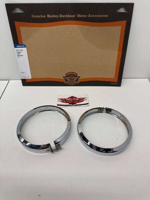 CH922 (1) OEM Harley Passing Lamp Moulding Kit 68755-93TA for 87-up Models