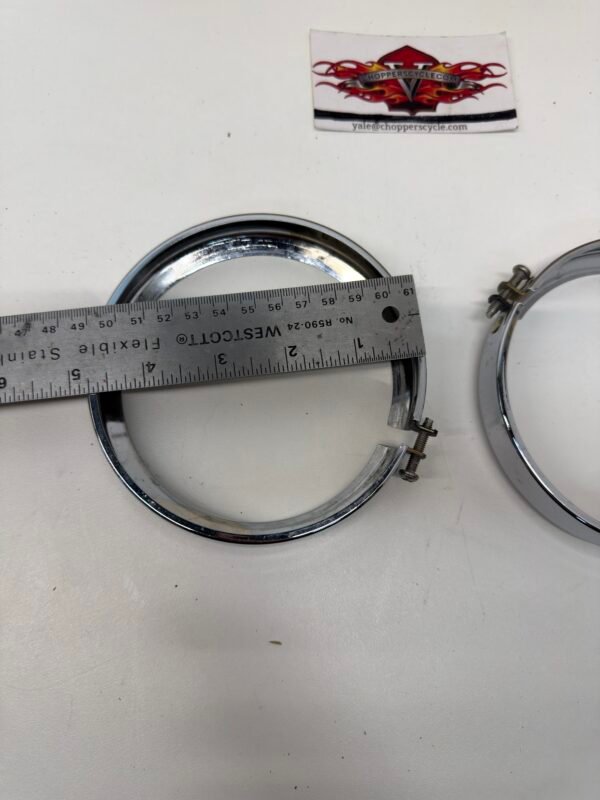 CH922 (2) OEM Harley Passing Lamp Moulding Kit 68755-93TA for 87-up Models