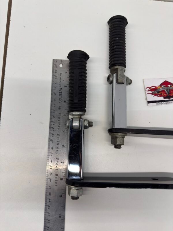 OEM Harley Highway Foot Pegs Footrests with Mounts for 1993 - 2017 Dyna