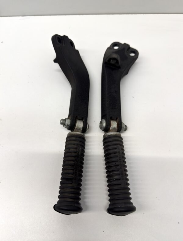 CH946 (3) Harley Passenger Footrests Foot Pegs and Support OEM 49230-06, 49224-06A for 2006-17 Dyna