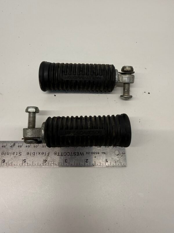 CH950 (2) OEM Harley Footpegs Foot Pegs Left & Right