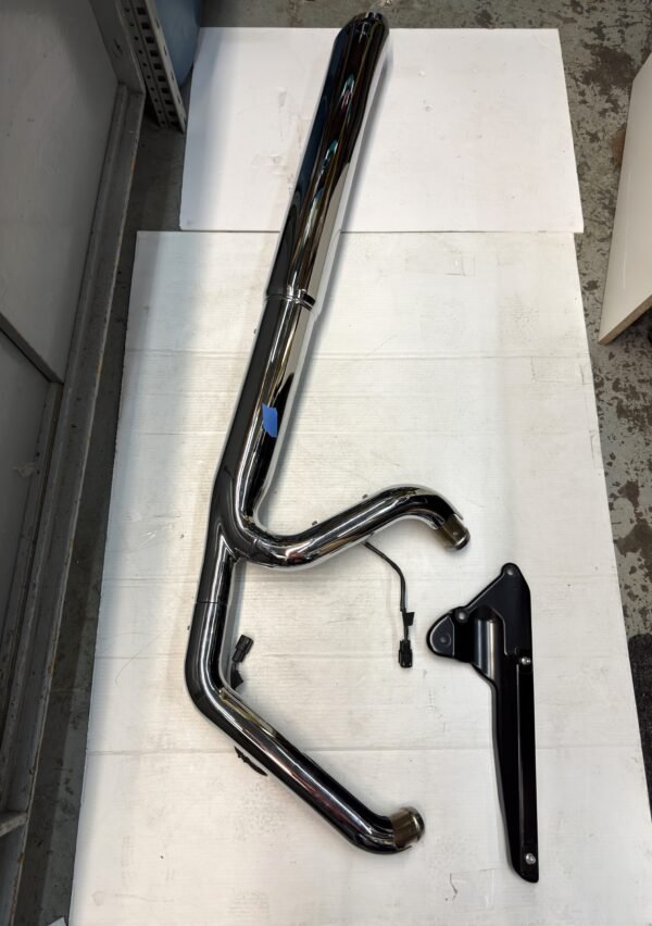 OEM Harley Exhaust System 64901376, 65600458 for 18-25 Softail Street Bob