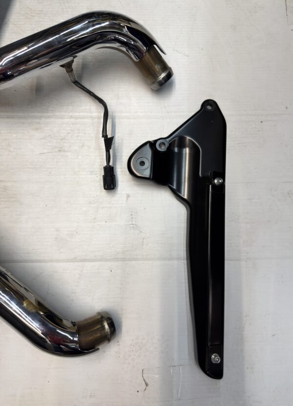 OEM Harley Exhaust System 64901376, 65600458 for 18-25 Softail Street Bob