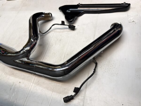 OEM Harley Exhaust System 64901376, 65600458 for 18-25 Softail Street Bob