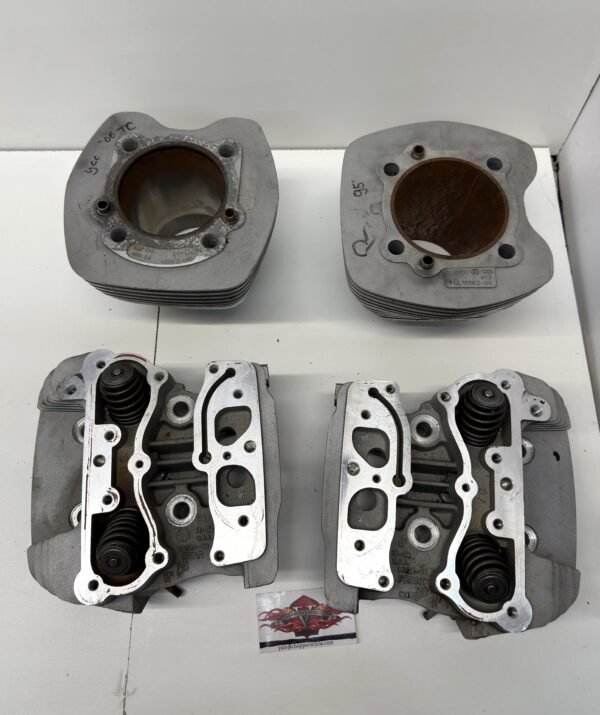 CH1056 (1) OEM Harley Cylinders 16593-99 and Heads w/ Springs 16723-99, 16725-99 1999-2016 Twin Cam
