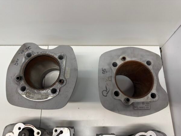 CH1056 (3) OEM Harley Cylinders 16593-99 and Heads w/ Springs 16723-99, 16725-99 1999-2016 Twin Cam
