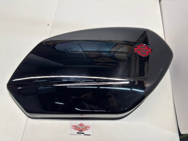 CH1237 (1) OEM Harley Right Saddlebag Lid Cover 90202768 for 2018-2024 Softail FLSB, FXLR , FXLRS